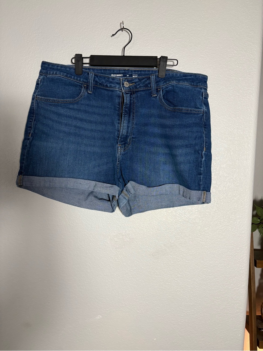 Old Navy Women's Dark Blue Denim Roll-Cuff Shorts Sz 16 Like New